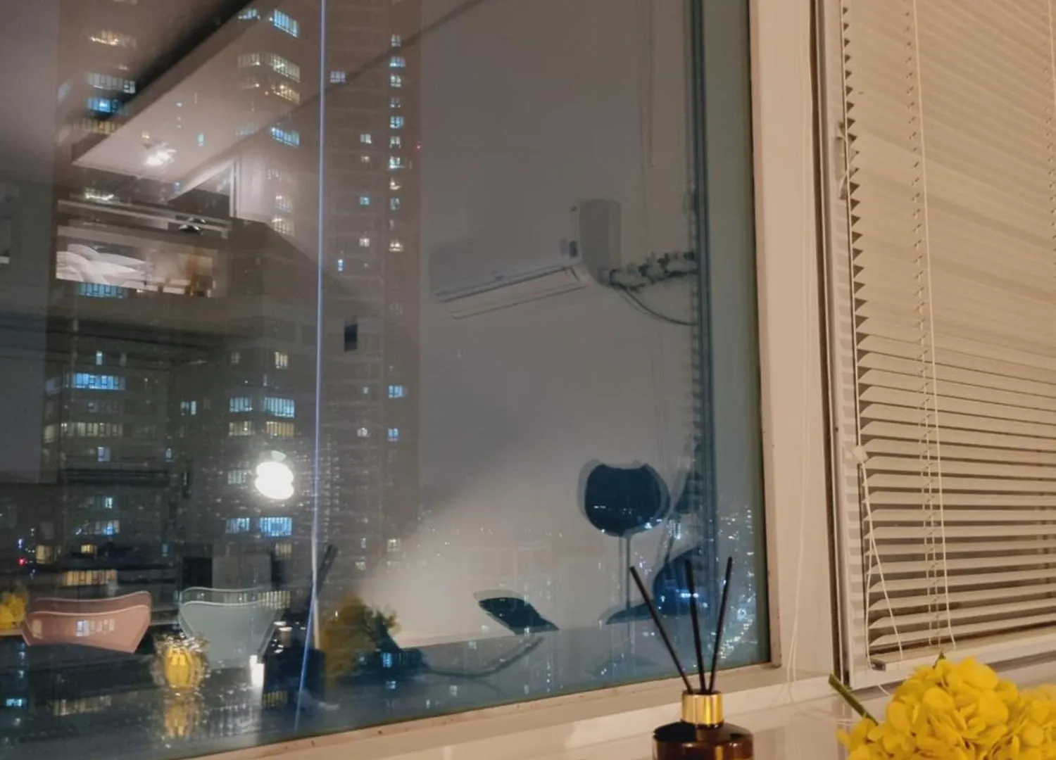 Apartment Yellow House - Duplex, Night View, White Modern Interior Bucheon