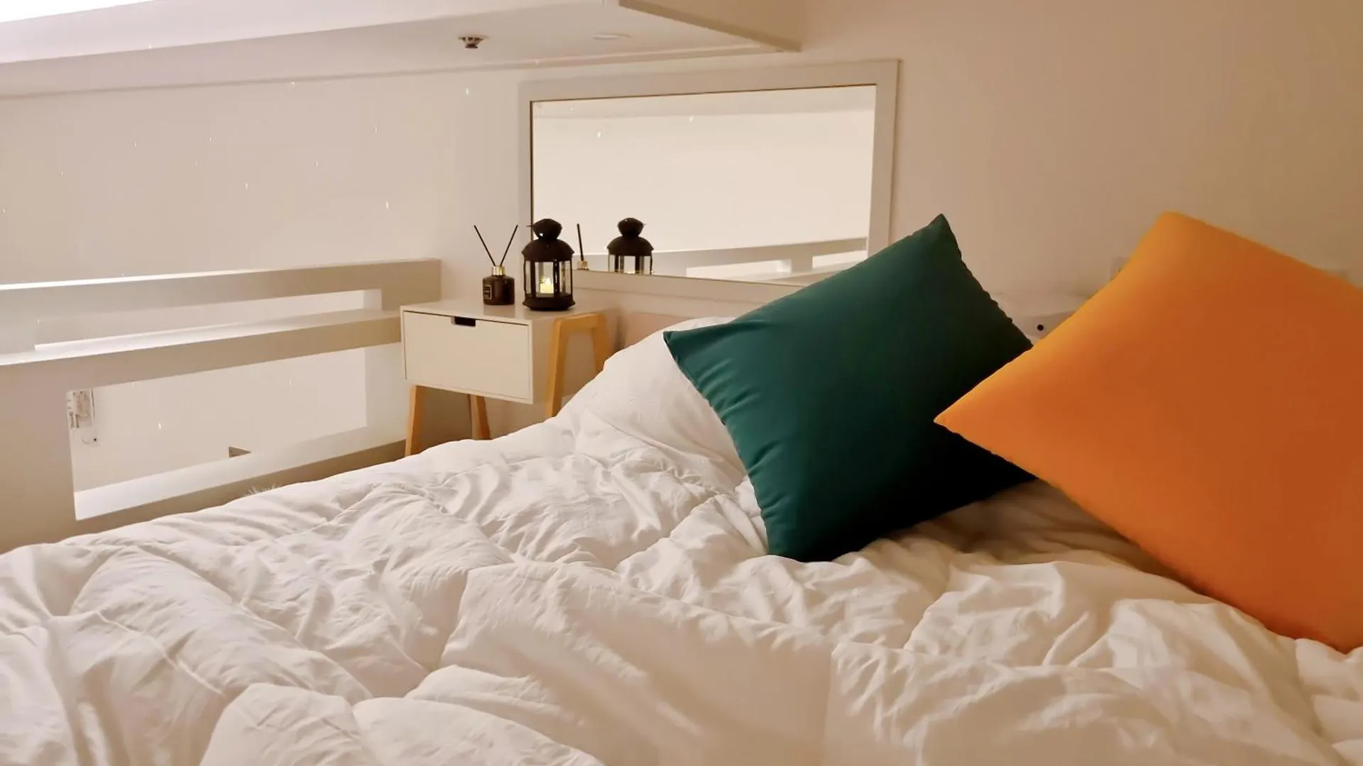 Apartment Yellow House - Duplex, Night View, White Modern Interior Bucheon