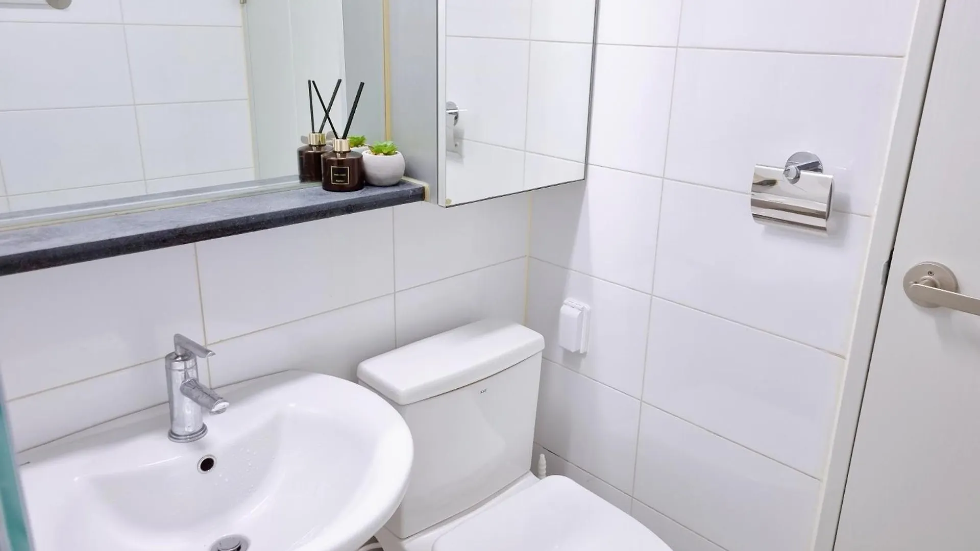 Yellow House - Duplex, Night View, White Modern Interior Пучхон