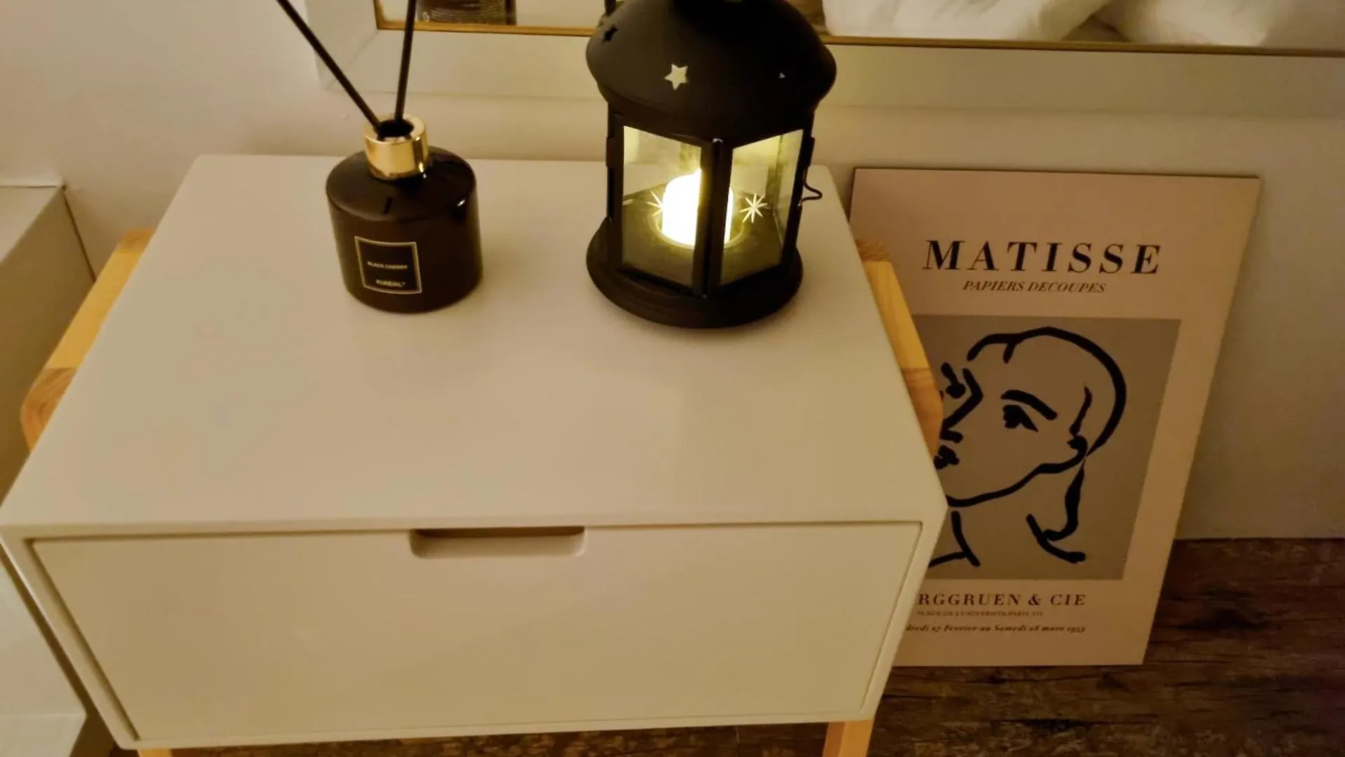 Yellow House - Duplex, Night View, White Modern Interior Пучхон Южная Корея